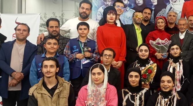 تئاتر «شیطان پلک نمی زند» در شیراز به روی صحنه رفت