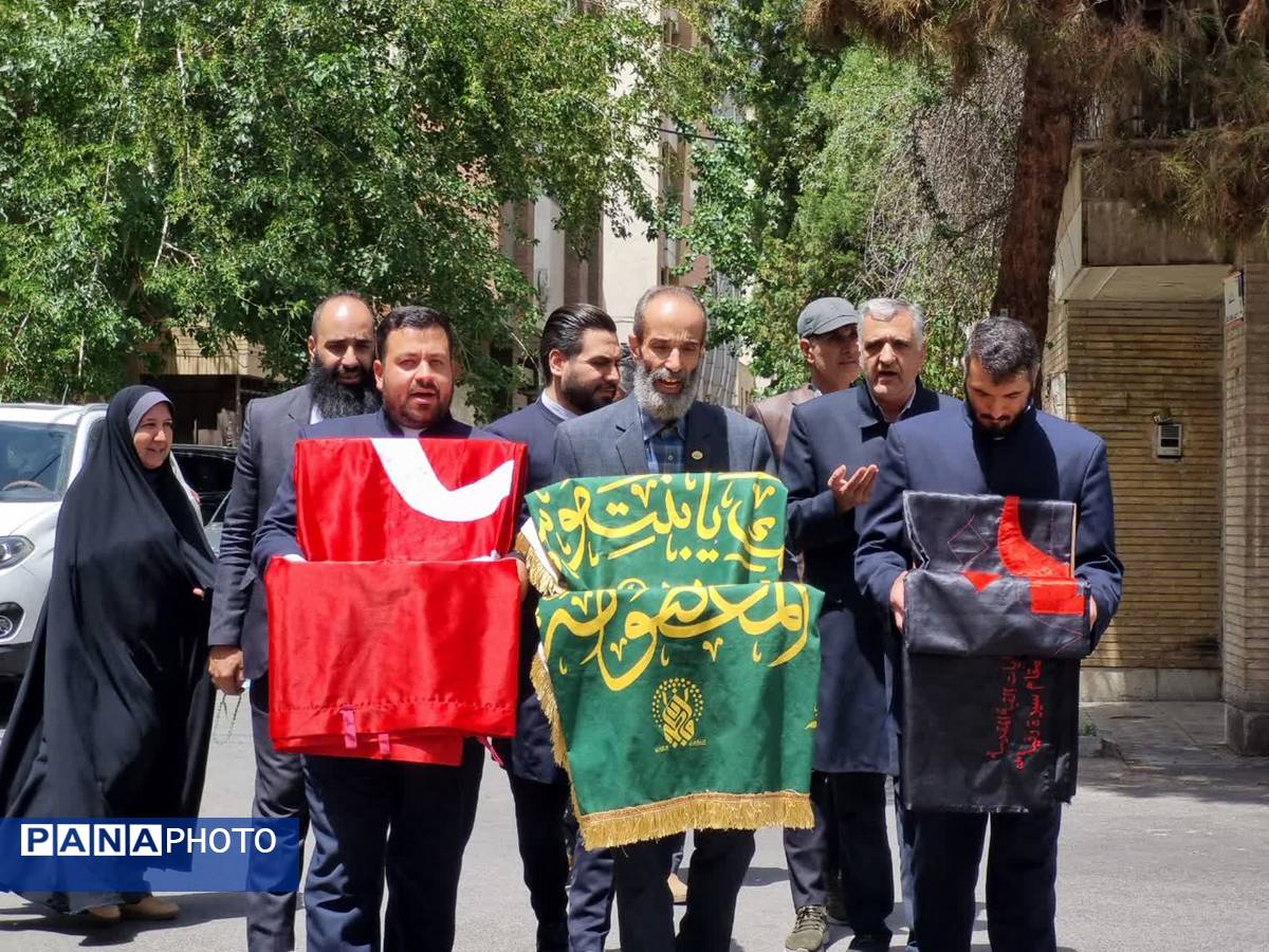 پرچم گردانی حرم مطهر امام رضا (ع) در دبیرستان دخترانه خدیجه کبری (س) ناحیه۴ اصفهان