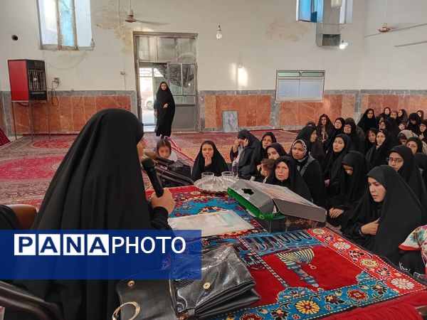  کارگاه مهارت های زندگی ویژه دختران جوان در خلیل آباد