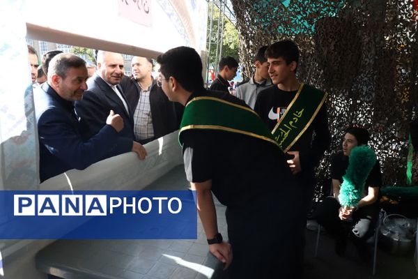  از قاب نگاه نوجوان تا فریاد «مرگ بر استکبار»