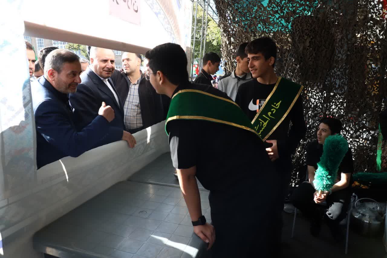  از قاب نگاه نوجوان تا فریاد «مرگ بر استکبار»