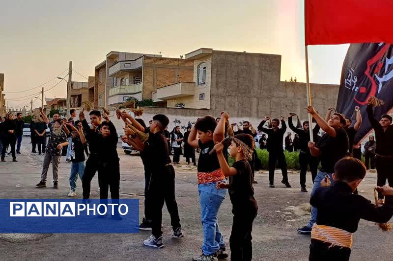 حضور پررنگ نوجوانان وجوانان در تاسوعای حسینی