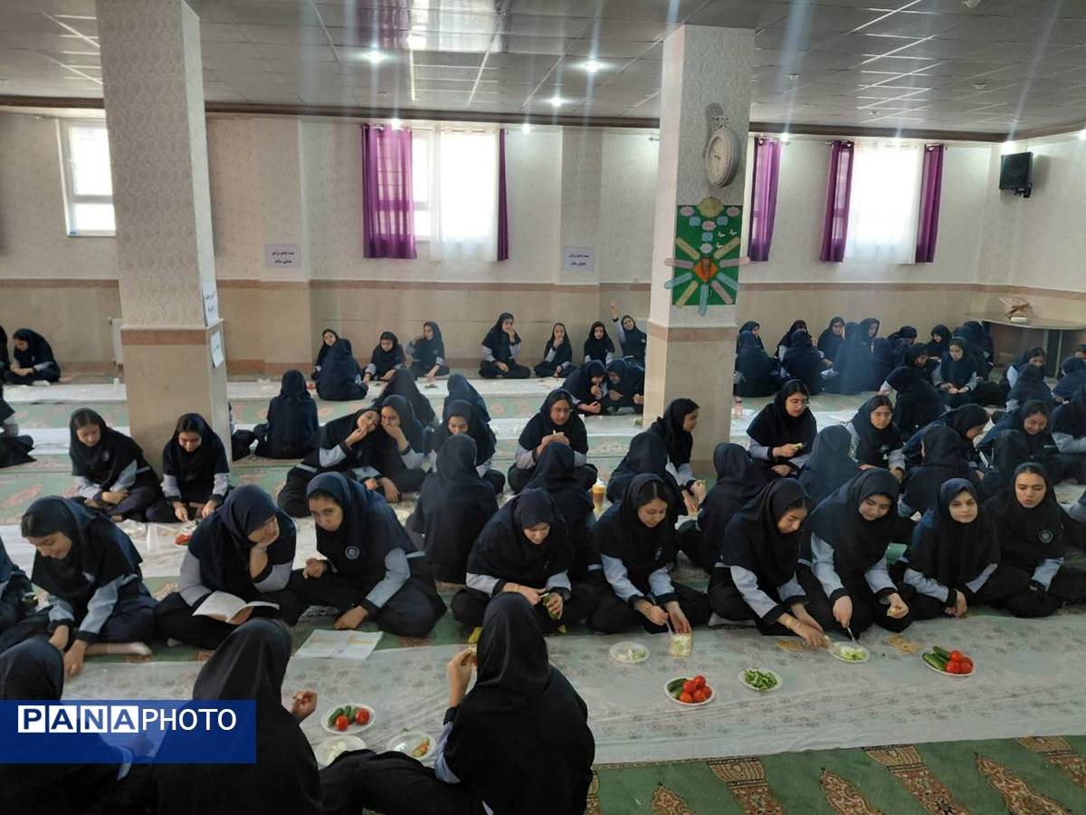 مراسم روز جهانی غذا در دبیرستان فرزانگان دکتر شاهی