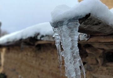 بارش اولین برف پاییزی در روستای نورآباد شازند