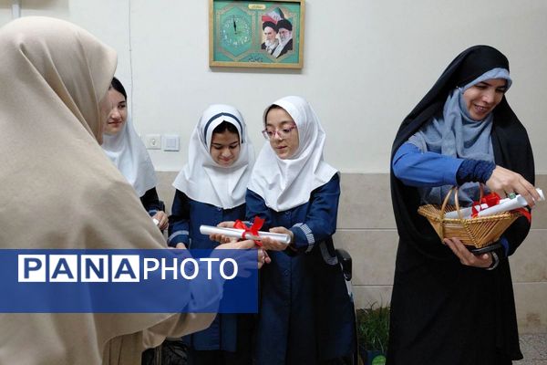 جشن ولادت بانوی دو عالم در دبستان وحیدکیهانی 