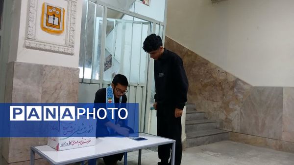 چرخش قلم به روی کاغذ، برای ساختن آینده‌ای بهتر