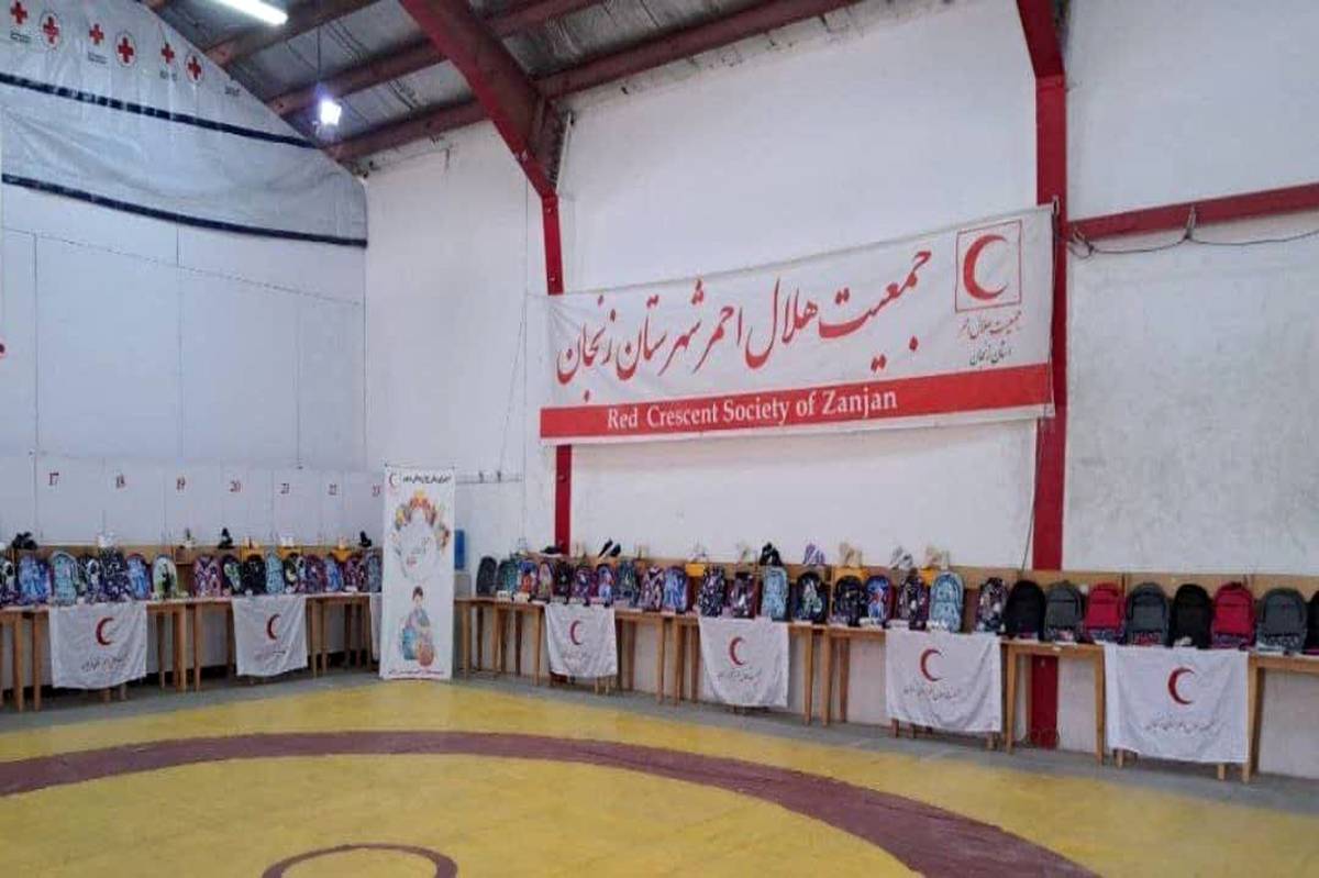 توزیع هزار و ۳۸۵ بسته لوازم‌التحریر توسط هلال‌احمر زنجان بین دانش‌آموزان نیازمند