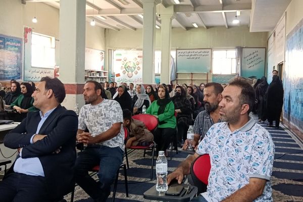 جلسه اولیاء مربیان در دبیرستان نمونه دولتی شهدای علم و فناوری بهارستان دو