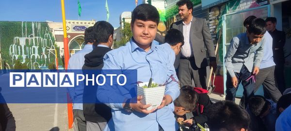 برگزاری طرح مدرسه سبز در دبیرستان استعدادهای درخشان شهید بهشتی دوره اول