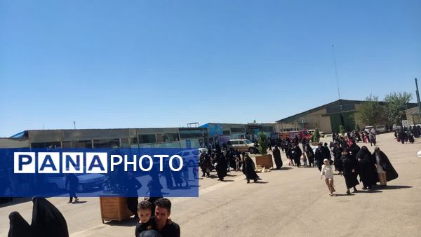 پیاده‌روی زائران در دهه پایانی ماه سفر جاده قدیم نیشابور به سمت مشهد