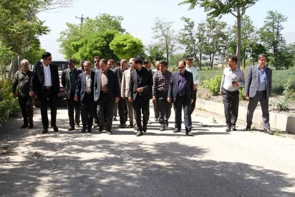 بازدید رئیس سازمان منابع طبیعی کشور از ایستگاه تولید بذر شهرستان بهار