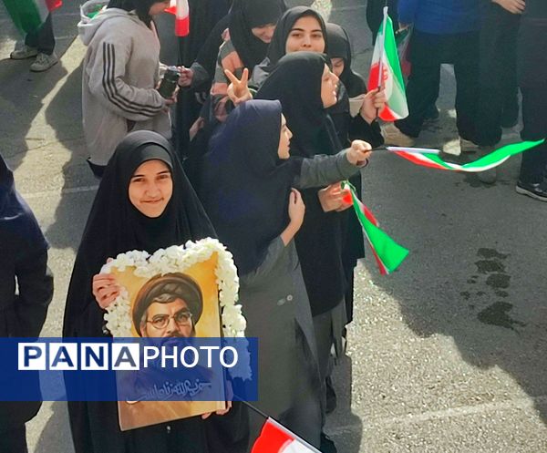 مراسم گرامیداشت شهدای مقاومت در دبیرستان گلشن آزادی مشهد