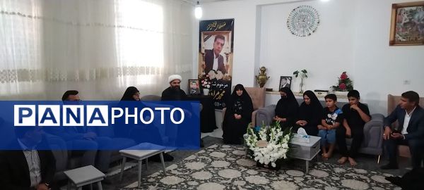 حضور معاون رئیس جمهوری در منازل جان باختگان معدن طبس در بخش انابد