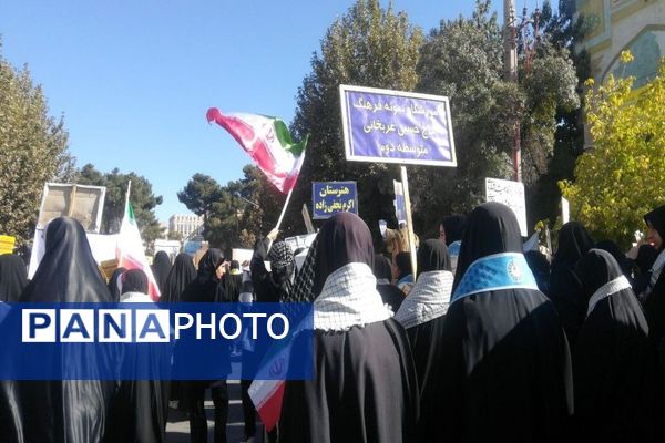 راهپیمایی یوم‌الله ۱۳ابان ماه در شهرستان نیشابور 