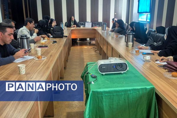 جلسه توانمندسازی نیروی های جدید الاستخدام حوزه پرورشی اداره آموزش و پرورش کهریزک 