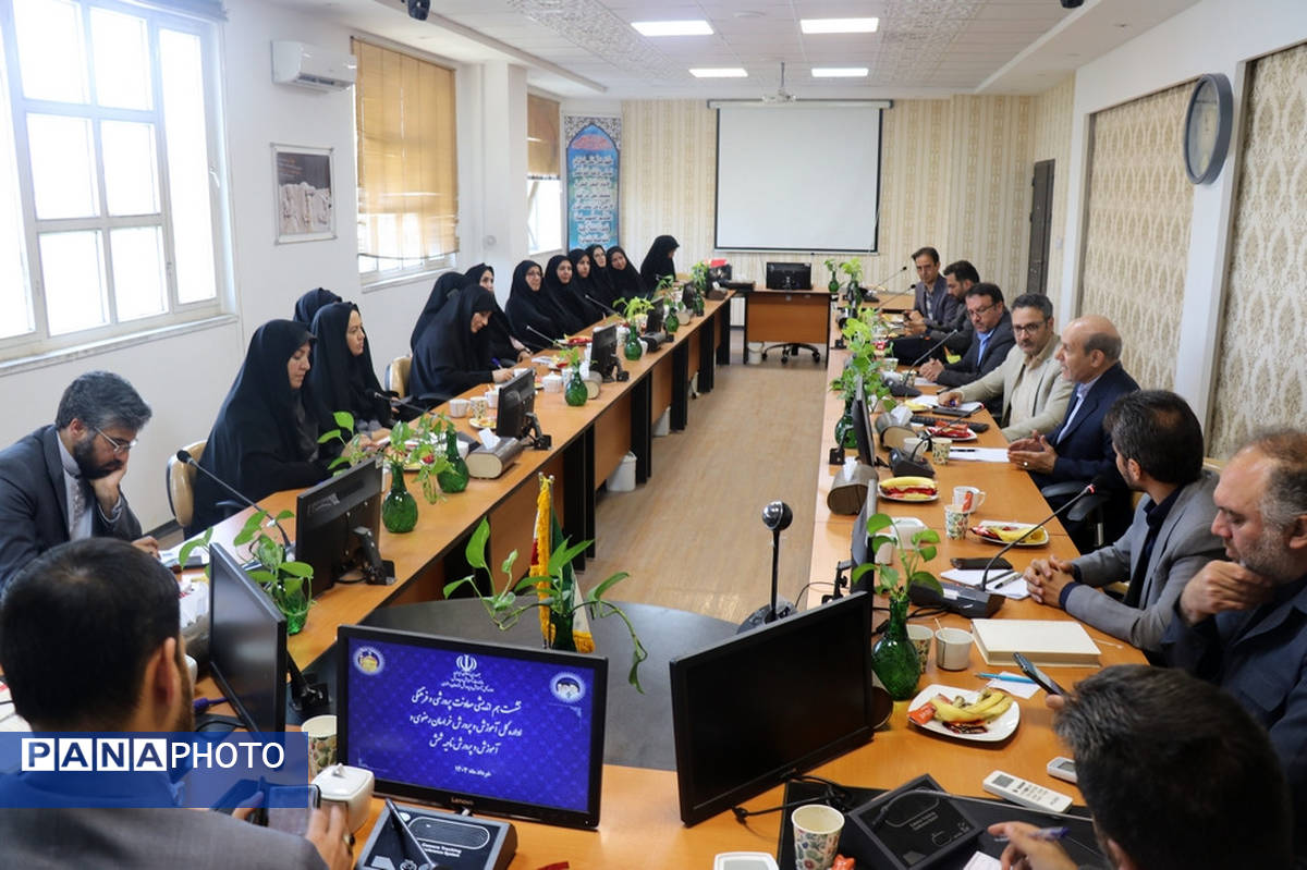 نشست و هم‌‌اندیشی معاون پرورشی و فرهنگی اداره‌کل آموزش و پرورش با ناحیه 6 مشهد