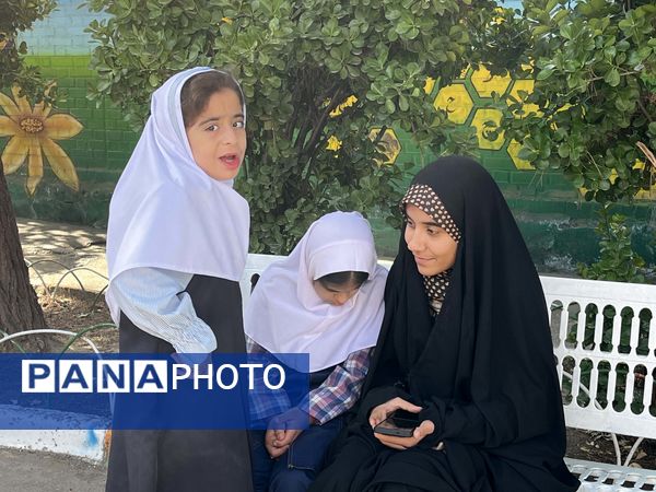 آیین نواختن زنگ مهر در آموزشگاه استثنایی ایثار ناحیه دو مشهد 