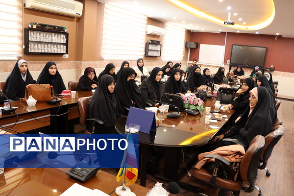 هم‌افزایی نیروهای پرورشی قطب پرند در نشست تخصصی رباط‌کریم