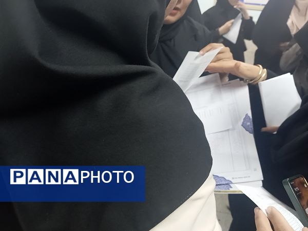 تحویل کارنامه در دبیرستان نمونه اندیشه