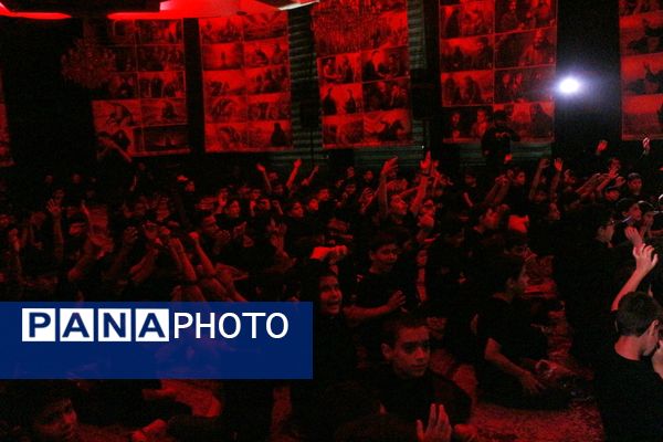 عزاداری دانش‌آموزان مشهدی در حسینیه فرهنگیان مشهد