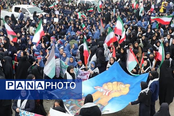 حضور پرشکوه دانش‌آموزان کهریزک و باقرشهر در راهپیمایی ۱۳ آبان