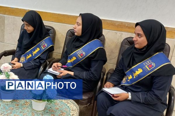 برگزاری انتخابات همیار مشاور در دبیرستان بانو عفت آهنگری ناحیه یک شهرری