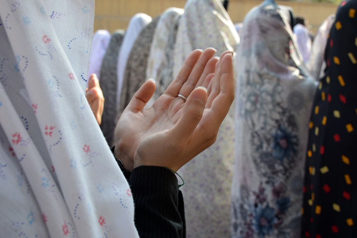 نماز باران، همخوانی زمین و آسمان در دبیرستان ولایت بهارستان‌دو