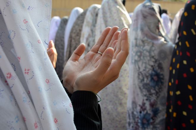 نماز باران، همخوانی زمین و آسمان در دبیرستان ولایت بهارستان‌دو