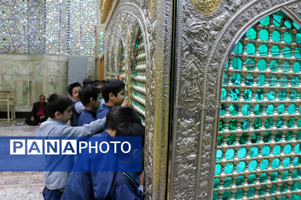 محفل دانش‌آموزی انس با قرآن در آستان مقدس چهل اختران قم