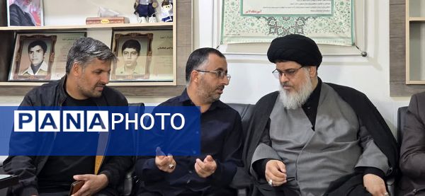 بازدید امام جمعه و مدیر آموزش‌ و پرورش بافق از دبستان هفتم تیر