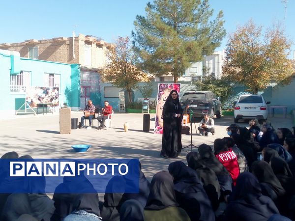 تئاتر خیابانی ارتفاعات الله اکبر در دبیرستان فاطمیه