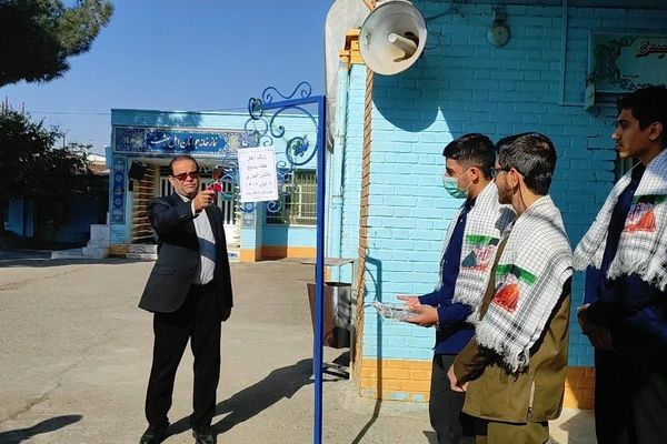 زنگ آغاز هفته بسیج  دانش آموزی در دبیرستان شاهد ابوذر غفاری نیشابور 