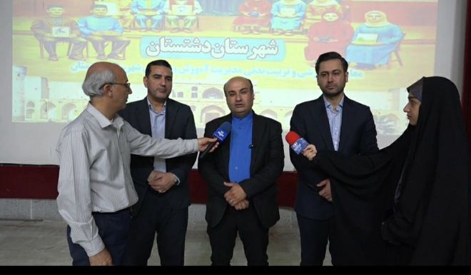 تجلیل از برگزیدگان دانش‌آموزی مسابقات فرهنگی و هنری جشنواره هما شهرستان دشتستان 