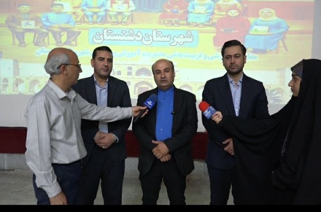تجلیل از برگزیدگان دانش‌آموزی مسابقات فرهنگی و هنری جشنواره هما شهرستان دشتستان 