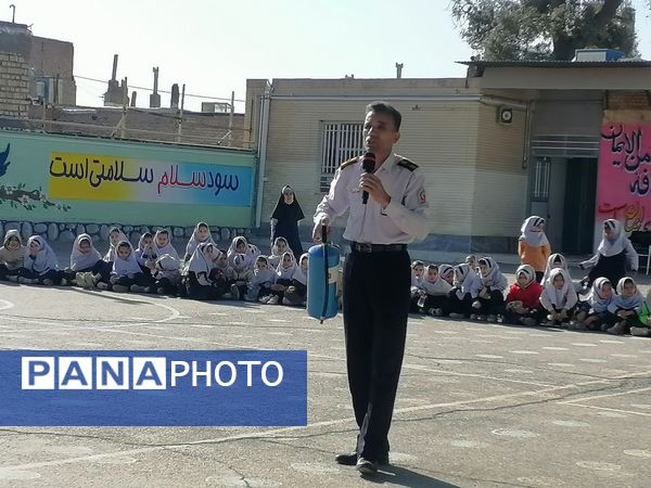 آموزش اطفاء حریق در مدرسه ناهید نخودی