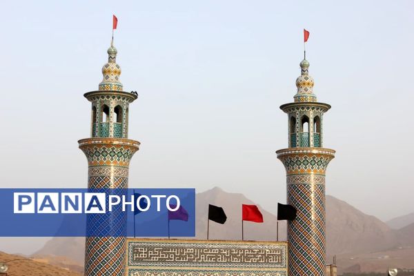 آیین مذهبی تعویض پرچم گنبد حرم مطهر حضرت سلطانعلی ابن امام محمد باقر(ع)