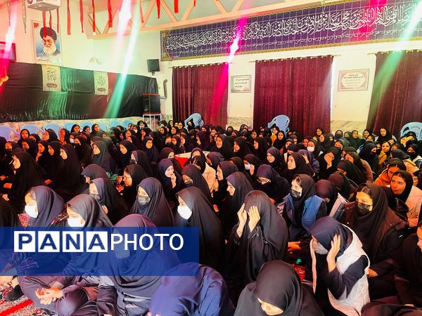 استقبال دانش‌آموزان‌ دبیرستان شاهد ریحانه‌النبی گناباد از پیکر مطهر شهید گمنام