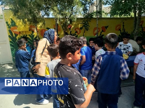 برگزاری بازارچه درون مدرسه‌ای در دبستان مبین شیروان
