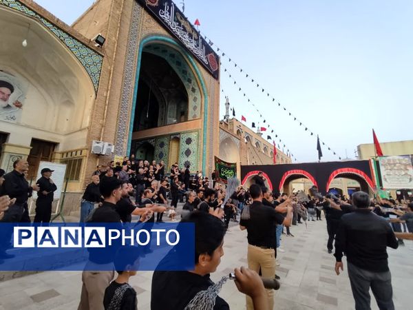 عزاداری زائران و مجاوران حرم مطهر اردهال در شب تاسوعای حسینی