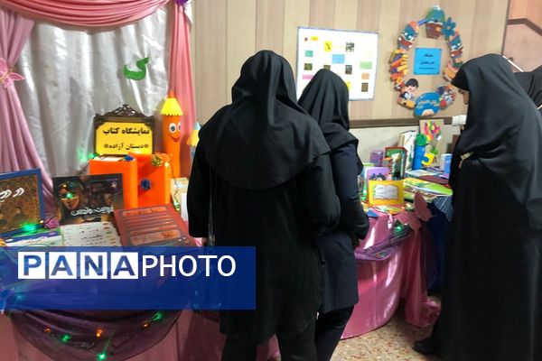 ایجاد غرفه‌های کتاب توسط دانش‌آموزان به مناسبت هفته کتاب و کتابخوانی در ناحیه دو شهرری 