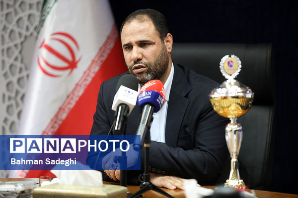  دیدار صمیمی وزیر آموزش و پرورش با قهرمانان رقابت‌های جهانی والیبال دانش‌‌آموزی صربستان ۲۰۲۴