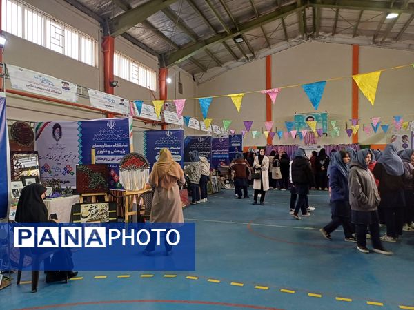 اختتامیه نمایشگاه دستاوردهای پژوهشی و فناوری دانش‌آموزان در دبیرستان شهید احمدی روشن فردیس