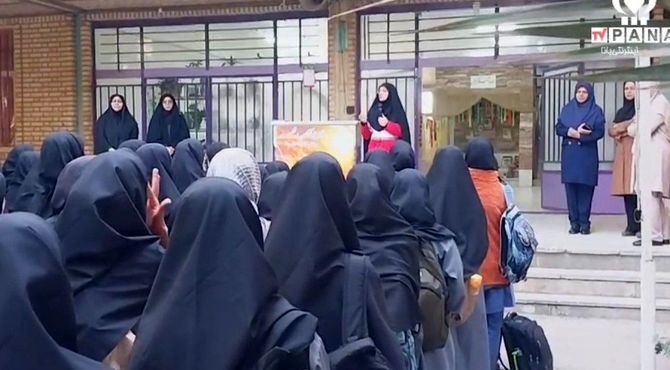 نواختن زنگ ایثار و مقاومت در آموزشگاه پروین اعتصامی دامغان