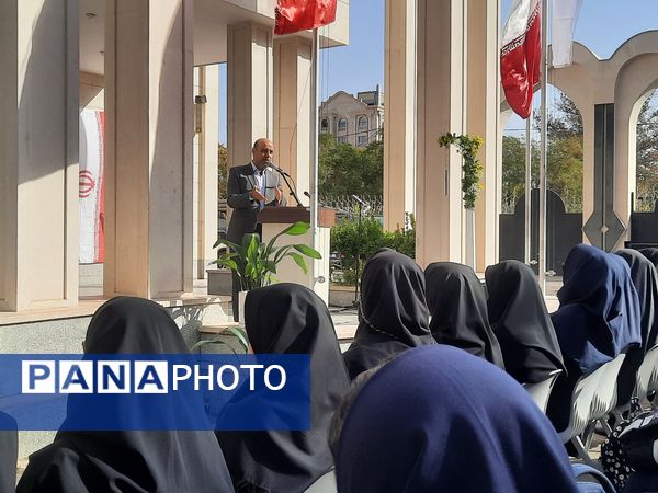 مراسم باشکوه زنگ ایثار و مقاومت در دبیرستان مصلی نژاد حضرت ام البنین