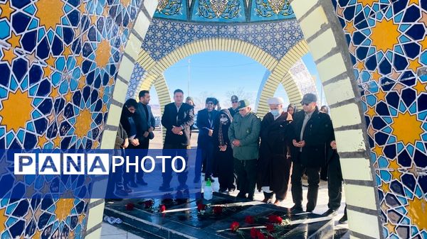 غبار روبی گلزار شهدای گمنام شهرستان باخرز 