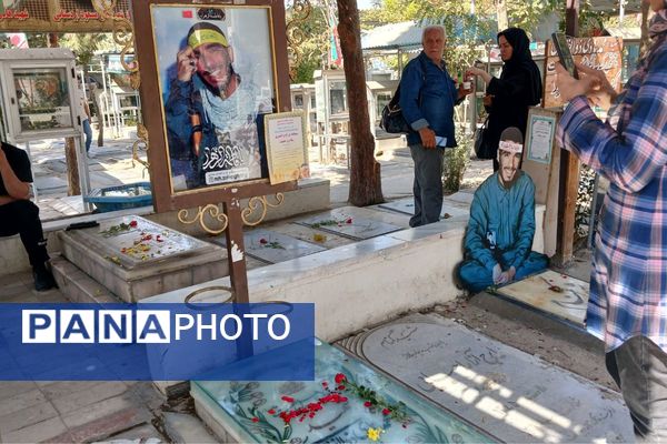 تجدید پیمان دانش‌آموز خبرنگاران پانا با شهدا درهفته دفاع مقدس