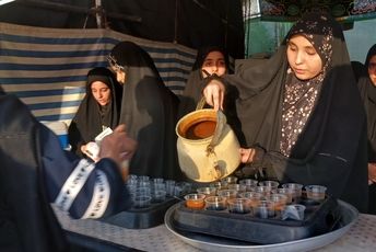مردم شهر سفالگران حس و حال خدمت به زائران را روایت می کنند