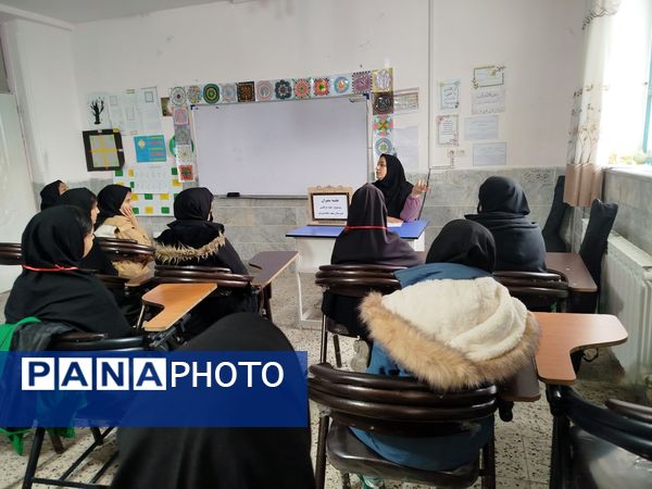 جلسه سفیران سلامت در دبیرستان شهید محمدی پور خلیل آباد 