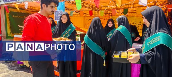 همکاری خادمیاران مدرسه فاطمیه با چایخانه دانش‌آموزی حضرت رضا (ع) در شیروان