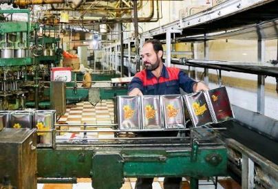 مشکل تامین مواد اولیه ظروف حلبی؛ علت کمبود روغن مورد نیاز اصناف است